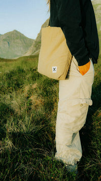 NAVY MESSENGER BAG